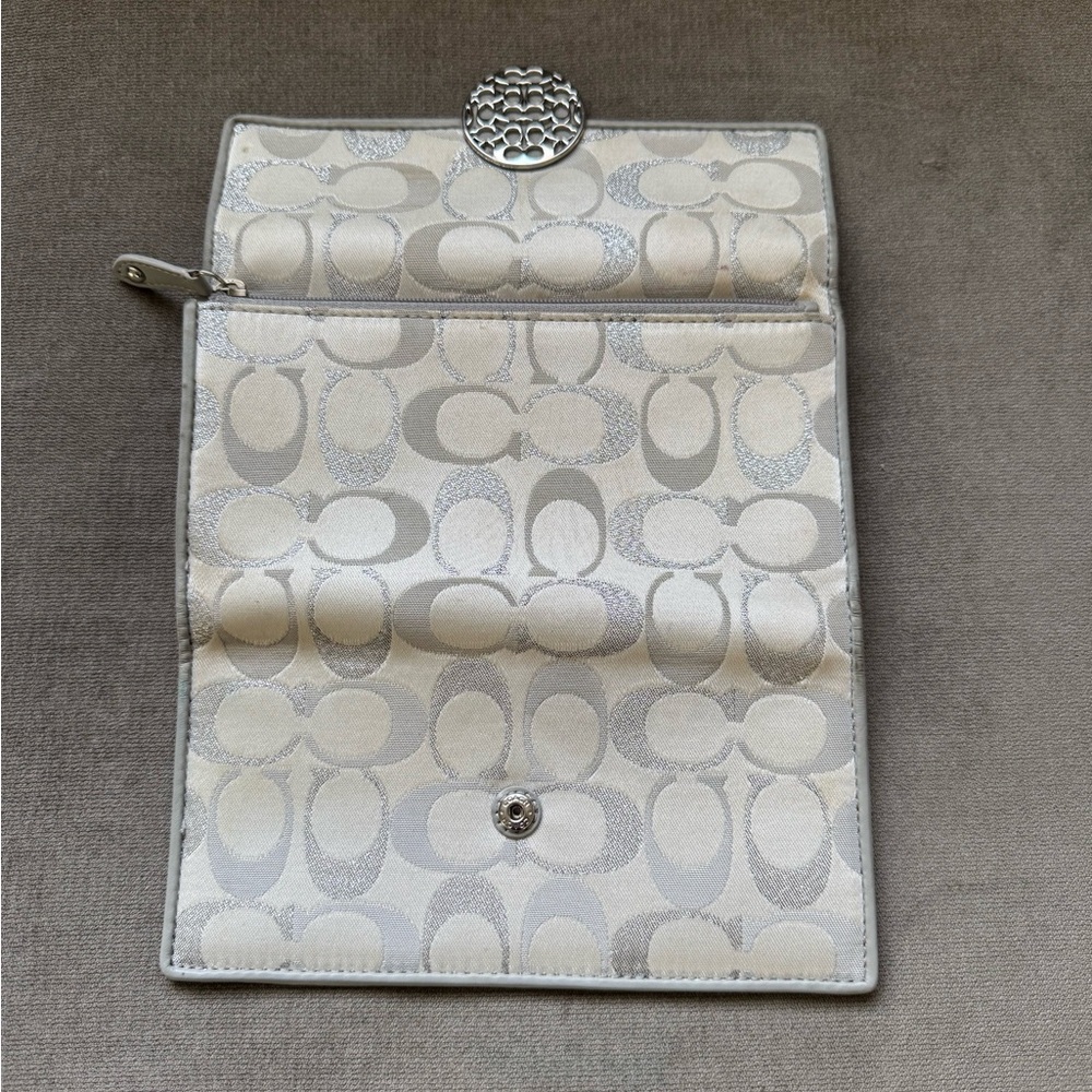 Coach Elegant Silver Thread Classic Signature Wom… - image 4